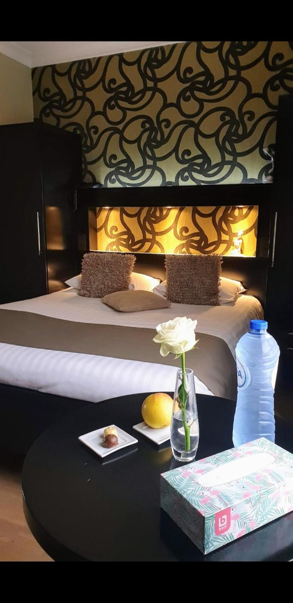 Belrom Hotel Sint-Truiden Bagian luar foto