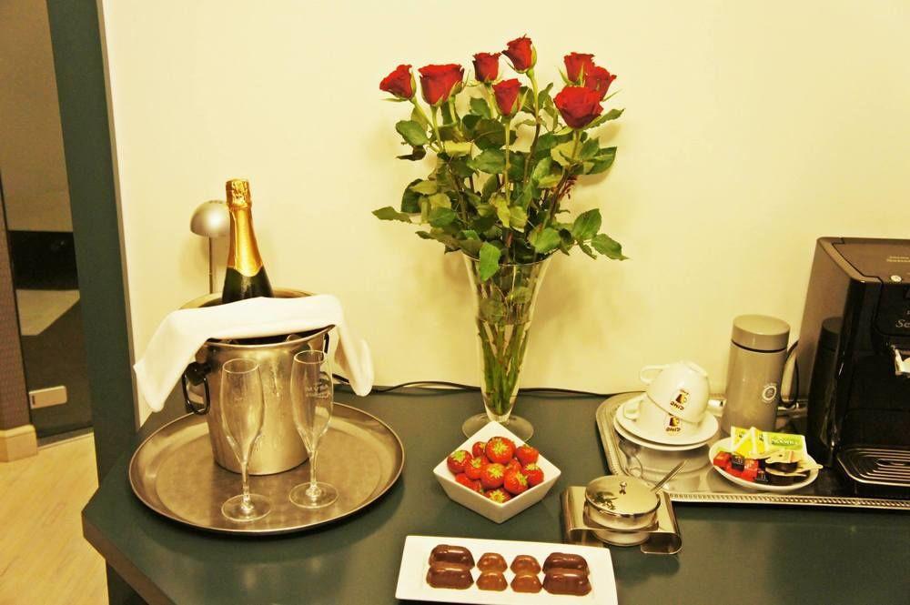Belrom Hotel Sint-Truiden Bagian luar foto