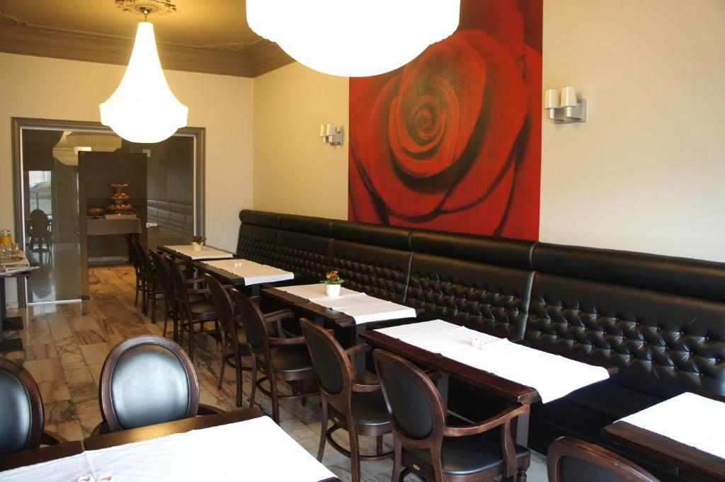 Belrom Hotel Sint-Truiden Bagian luar foto