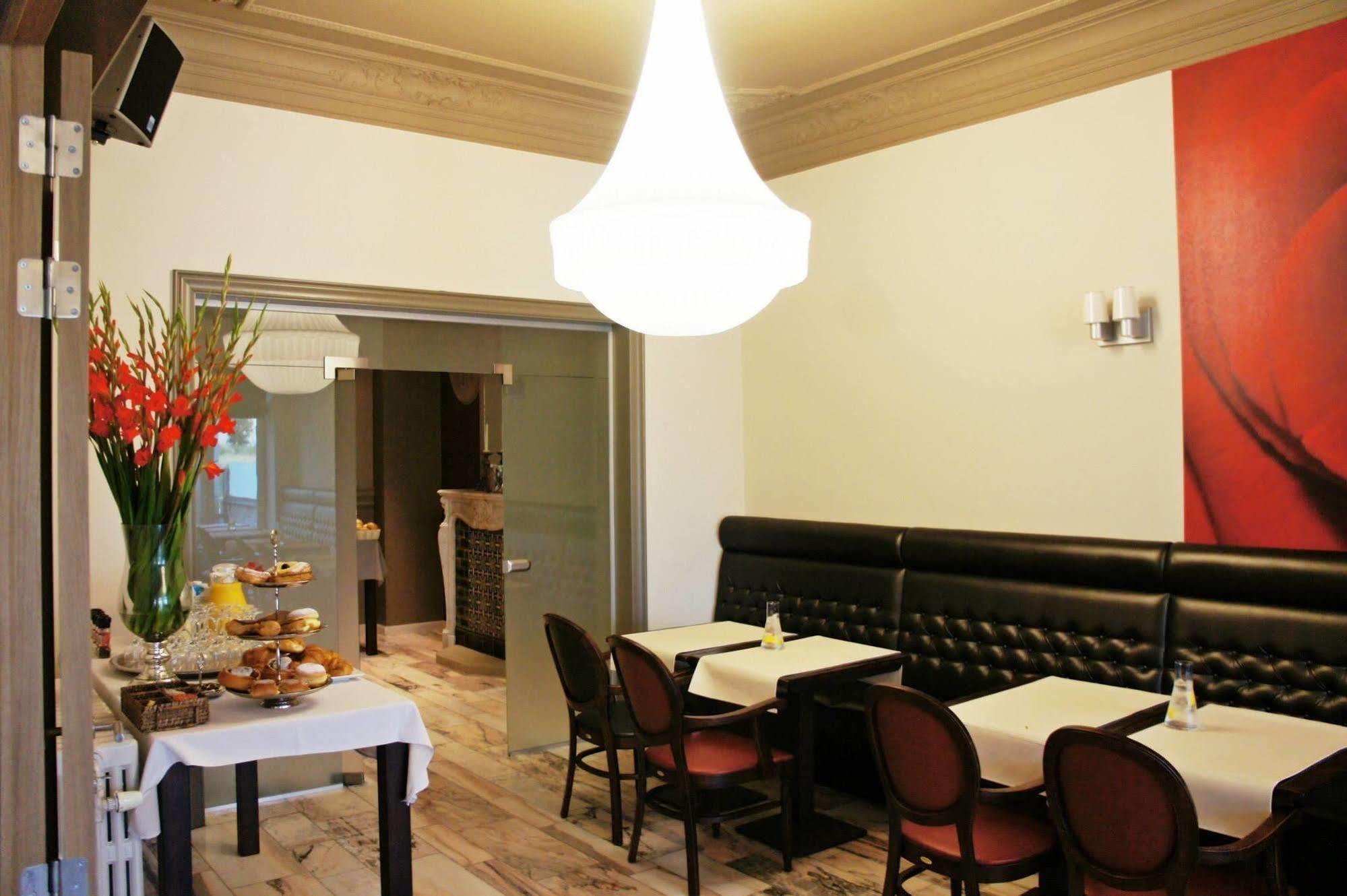 Belrom Hotel Sint-Truiden Bagian luar foto