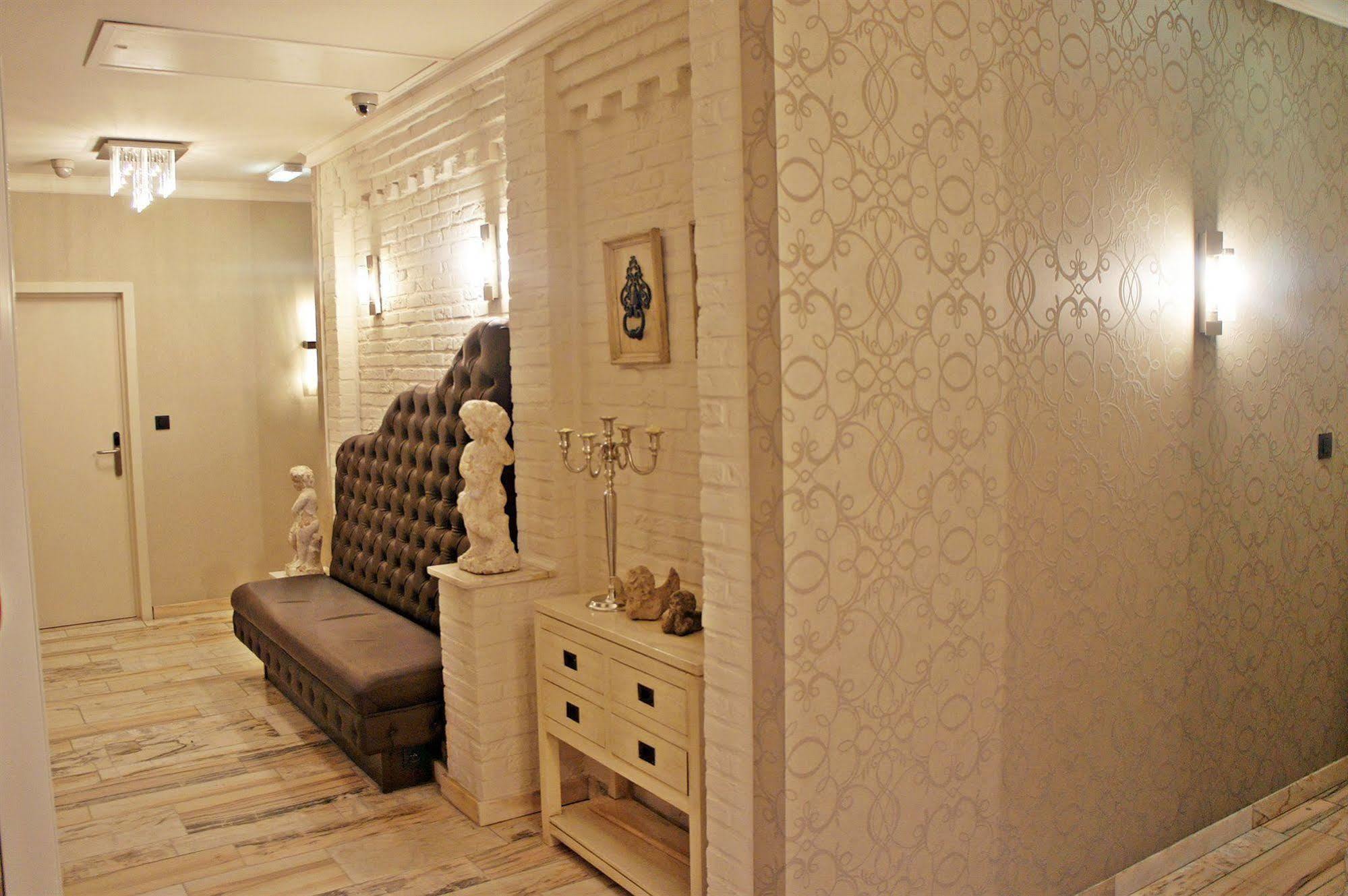 Belrom Hotel Sint-Truiden Bagian luar foto