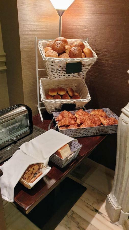 Belrom Hotel Sint-Truiden Bagian luar foto